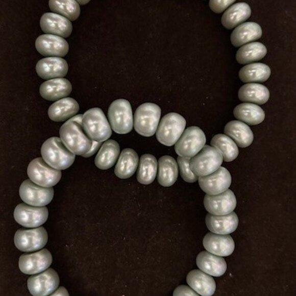 Beautiful, fine Pair Large Honora Cultured Pearl Bracelets Light Green stretch - Picture 6 of 6